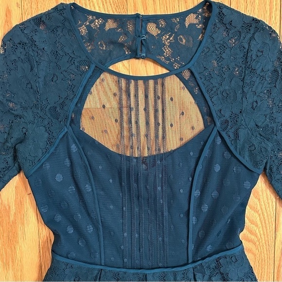 BCBGMaxAzria Julya Cocktail Lace Dress Cutout Teal Green Sz 0 - Picture 7 of 11